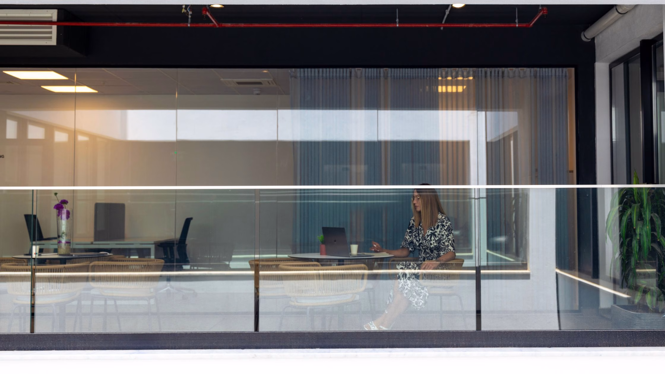 Private Office Space vs Open-Plan Space: which one to choose?